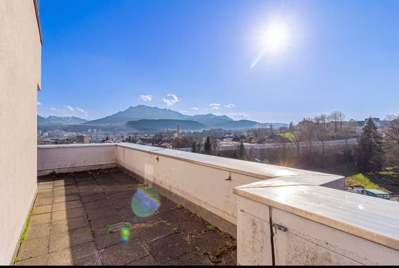 Zentrale, Ruhige, Wohnung mit 100m2 Dachterrasse (3)