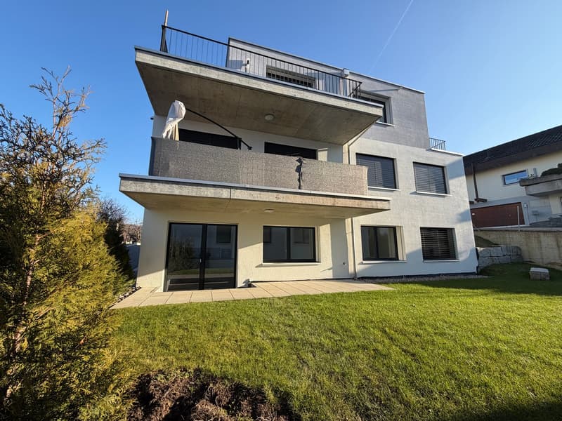 Appartamento moderno di 3,5 locali al piano terra con area di giardino a Büsserach (1)