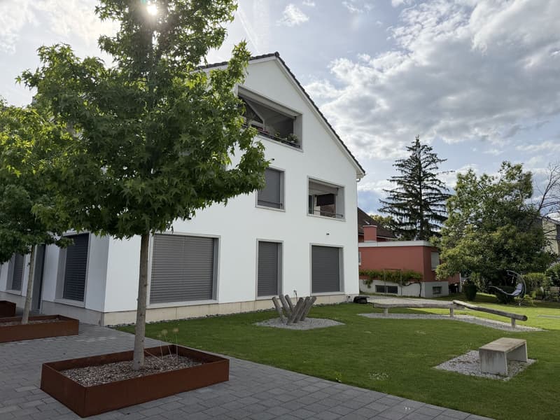 Moderne 2.5-Zimmer-Wohnung mit Loggia im Eigentumsstandard in Möhlin (2)