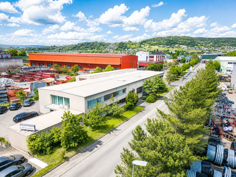 Modern industrial hall with office space and 20 parking spaces in Kleindöttingen (12)