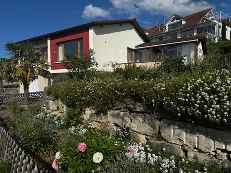 Incantevole casa unifamiliare 5-6 locali con vista lago e giardino a Mörigen (8)