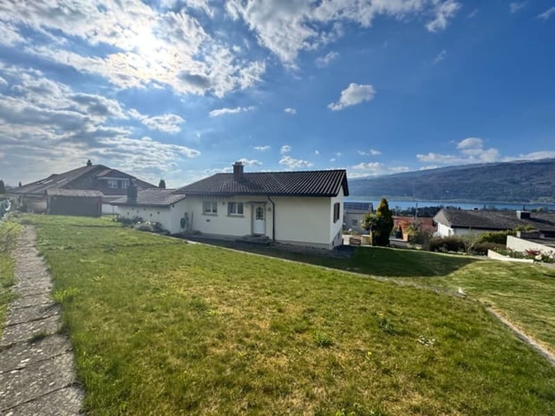 Incantevole casa unifamiliare 5-6 locali con vista lago e giardino a Mörigen (6)
