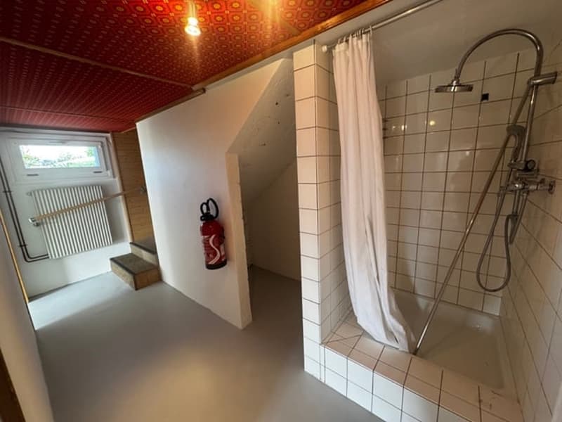 Incantevole casa unifamiliare 5-6 locali con vista lago e giardino a Mörigen (13)