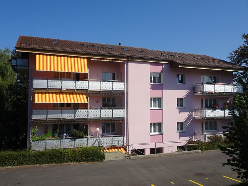 Appartamento luminoso 4,5 locali con cucina nuova a Schwarzenburg (1)