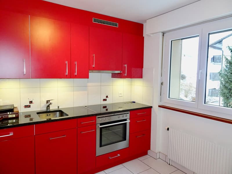 Appartamento luminoso 4,5 locali con cucina nuova a Schwarzenburg (7)