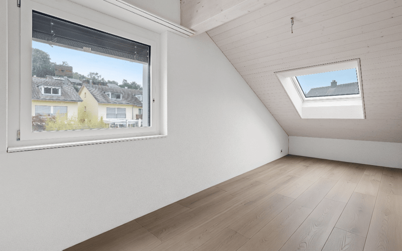 Primo affitto: appartamento attico esclusivo con ampio balcone e caminetto (4)
