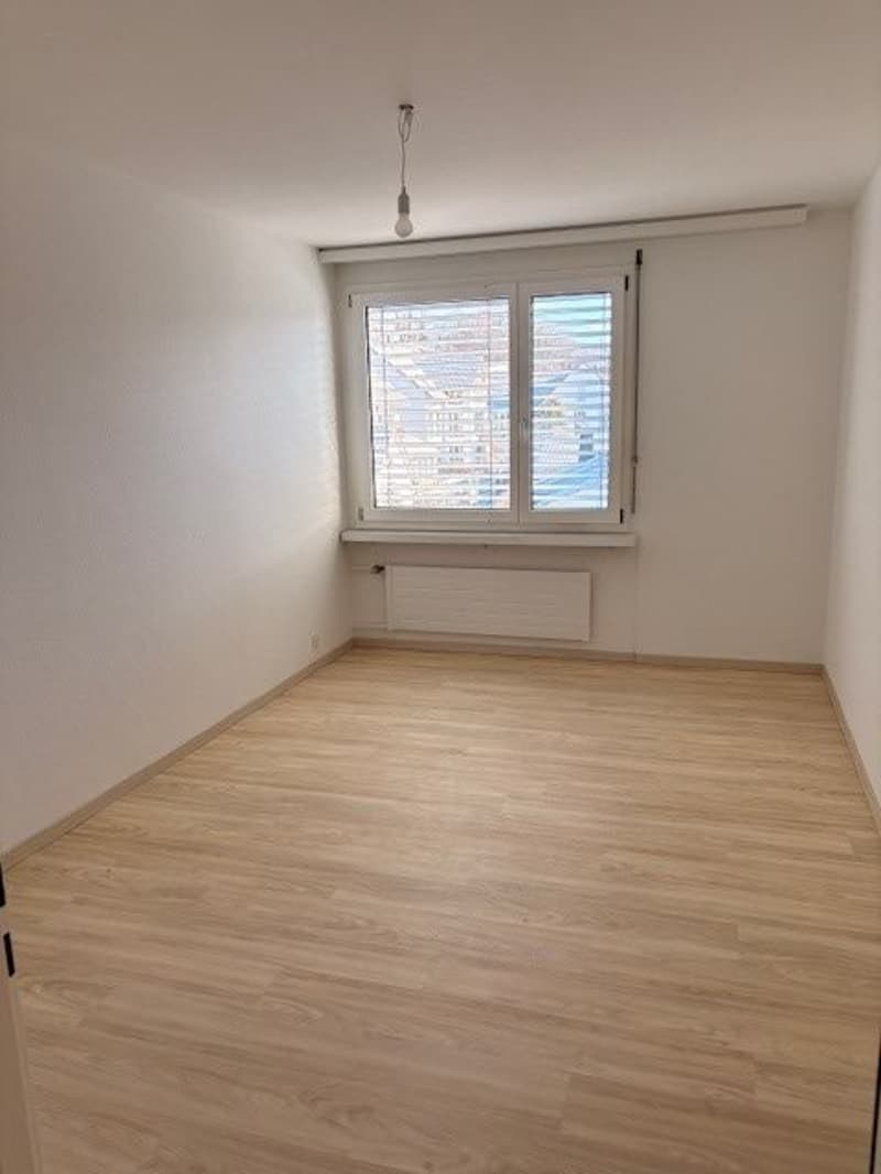Beautiful, spacious 5.5 room apartment in a quiet location near school and shopping facilities (9)
