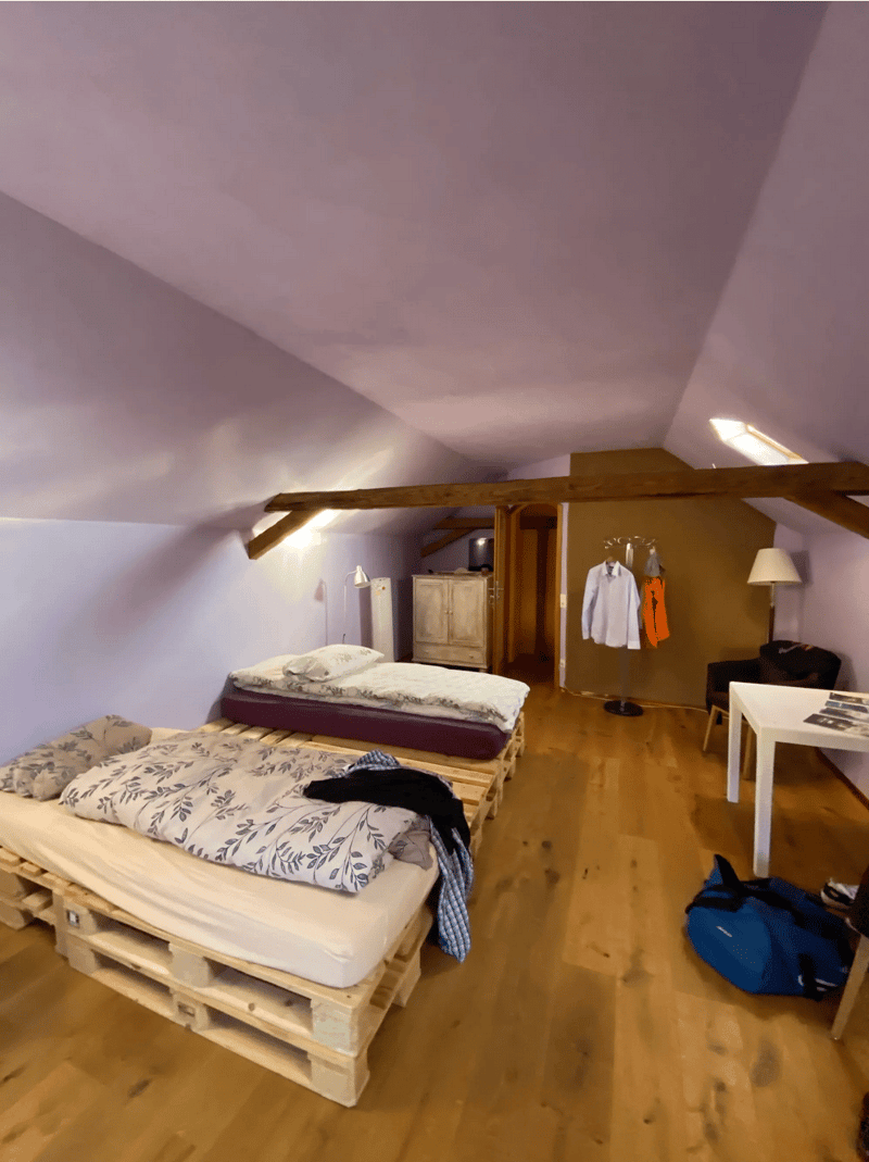 Single room with separate bathroom and kitchen in Egliswil (1)