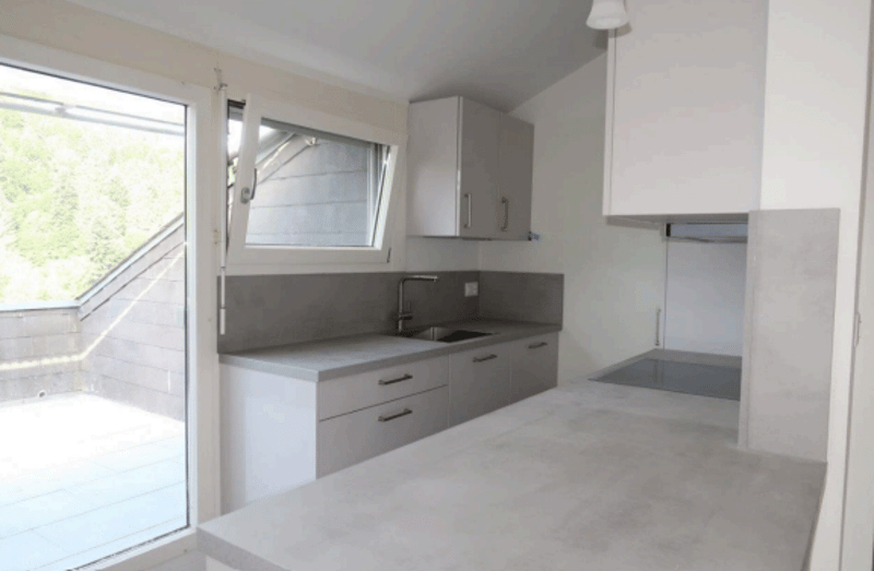 Charmant appartement 2.5 pièces avec balcon et belle vue à Stallikon (7)