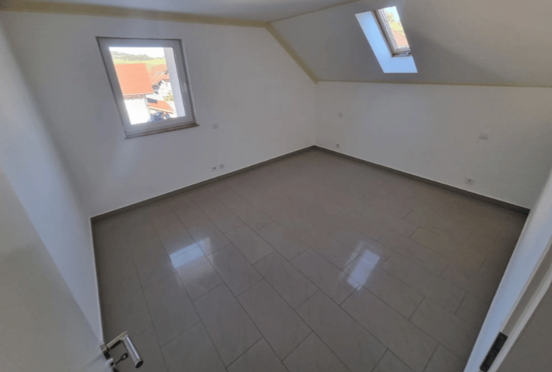 Modern 4.5-room apartment with balcony in Oberhofen AG (3)