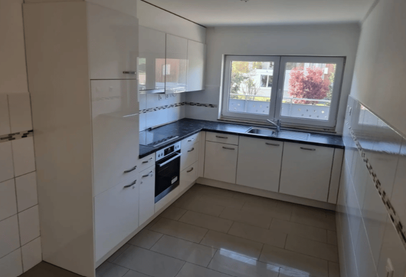 Modern 4.5-room apartment with balcony in Oberhofen AG (8)