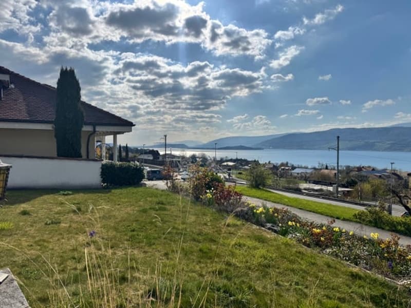Charmante maison de famille de 5-6 pièces avec vue sur le lac et jardin à Mörigen (16)