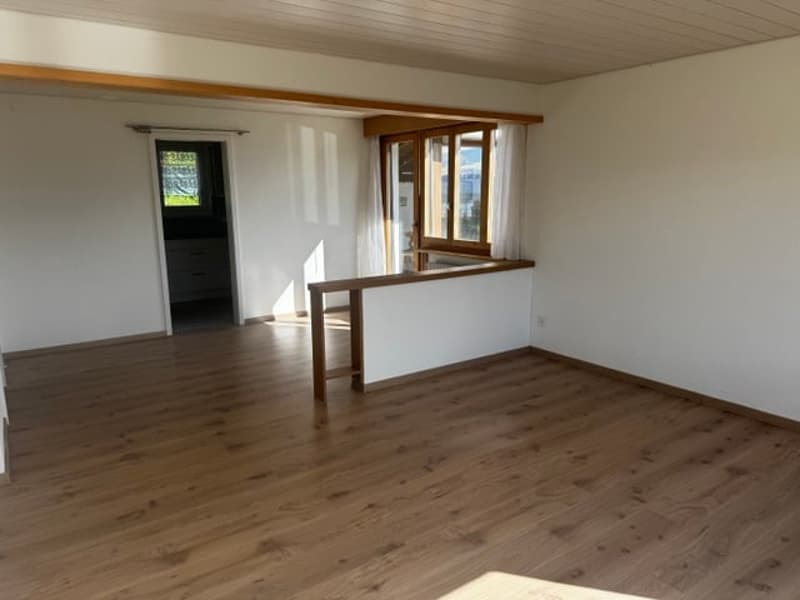 Charmante maison de famille de 5-6 pièces avec vue sur le lac et jardin à Mörigen (5)