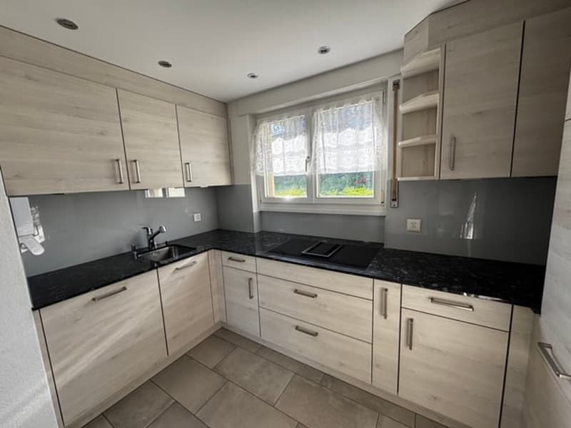 Charmante maison de famille de 5-6 pièces avec vue sur le lac et jardin à Mörigen (23)