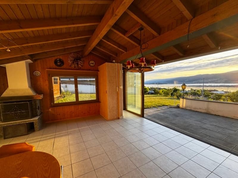 Charmante maison de famille de 5-6 pièces avec vue sur le lac et jardin à Mörigen (2)