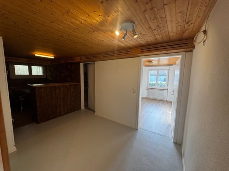 Charmante maison de famille de 5-6 pièces avec vue sur le lac et jardin à Mörigen (12)