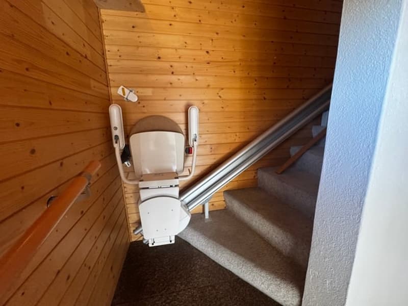 Charmante maison de famille de 5-6 pièces avec vue sur le lac et jardin à Mörigen (14)