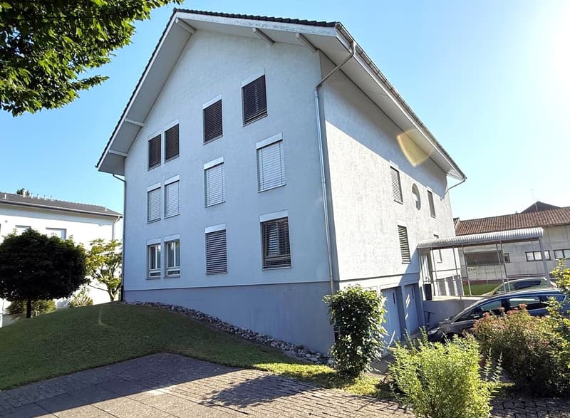 Appartamento attraente di 4,5 locali con balcone, garage e molto spazio di stoccaggio (2)