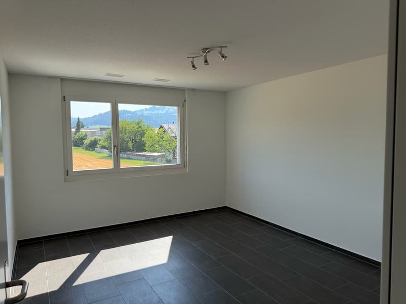 Bright 3.5-room apartment, 95 m², in a central location in Steffisburg (11)