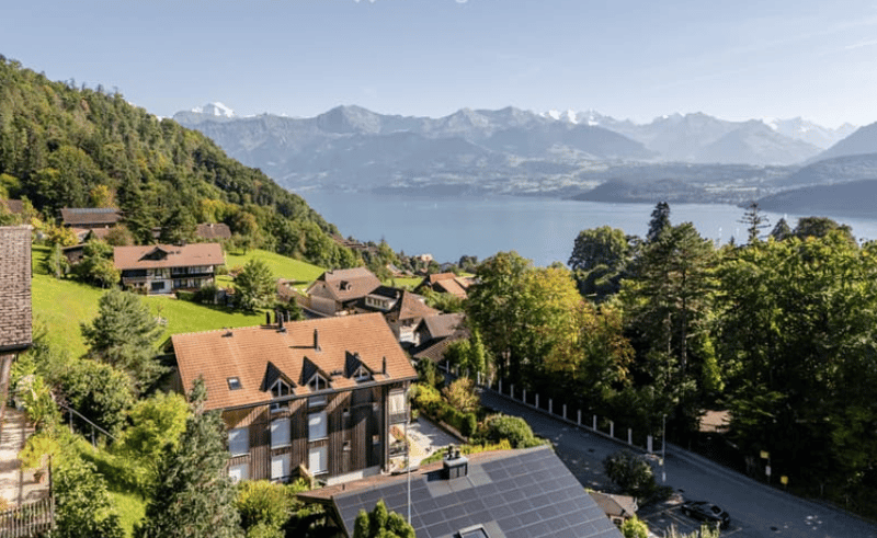 Living where others vacation – 4.5-room apartment with lake and Alpine views (1)