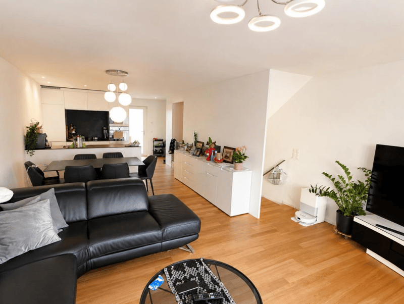 Elegantes 5.5-Zimmer-Reiheneckfamilienhaus mit exklusiver Terrasse und moderner Bauweise (6)