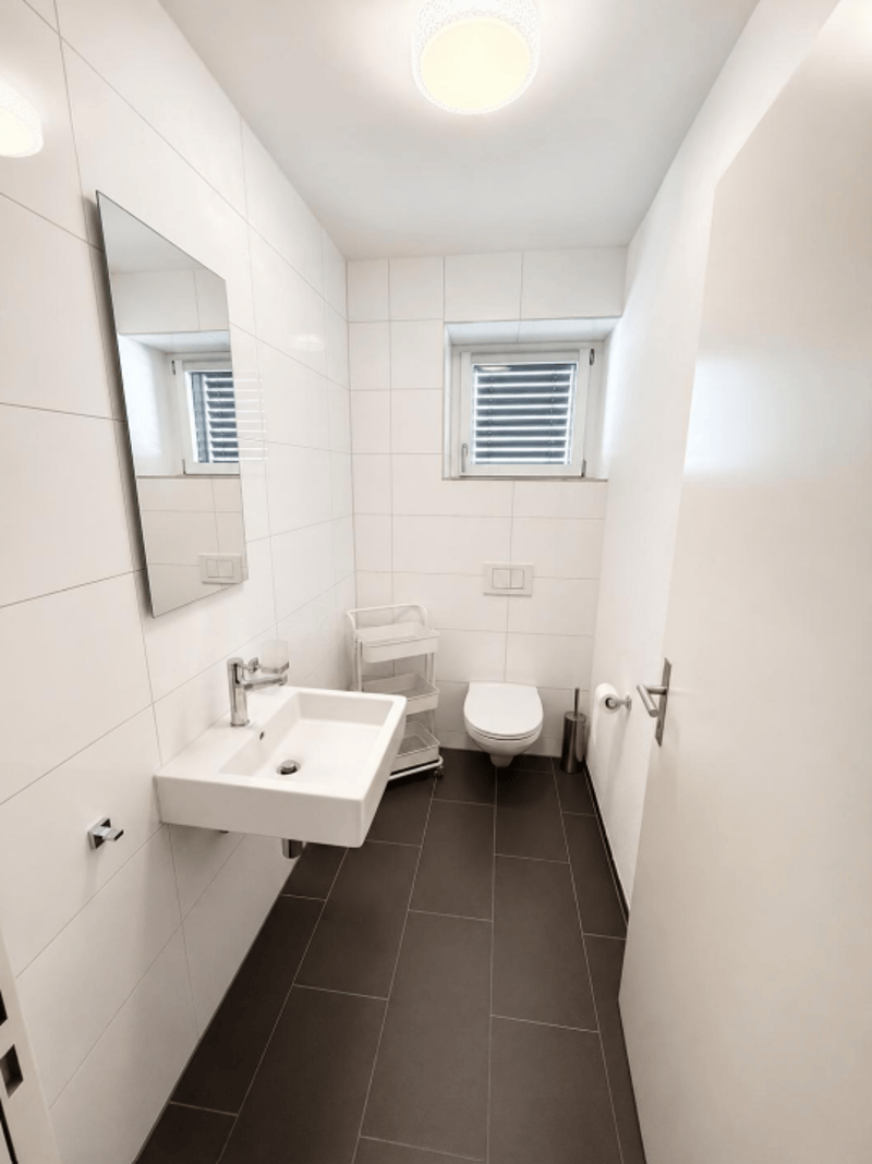 Elegantes 5.5-Zimmer-Reiheneckfamilienhaus mit exklusiver Terrasse und moderner Bauweise (14)
