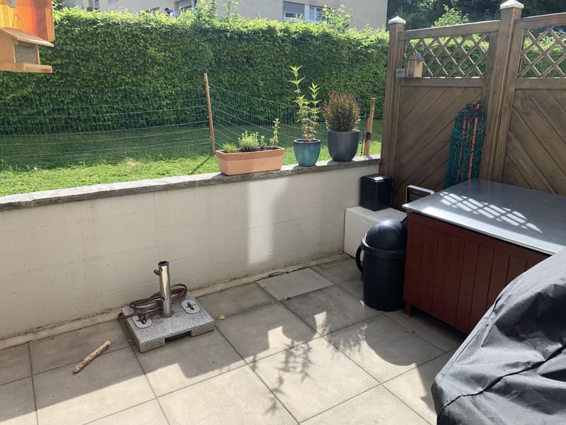 Appartement 3,5 pièces au rez-de-chaussée avec terrasse dans un quartier calme – avec place de parking extérieure à louer (21)