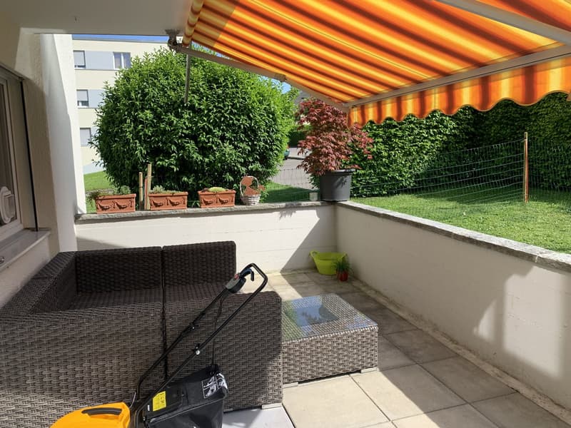 Appartement 3,5 pièces au rez-de-chaussée avec terrasse dans un quartier calme – avec place de parking extérieure à louer (20)