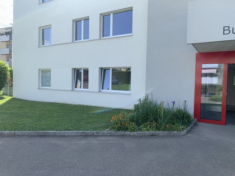 Appartement 3,5 pièces au rez-de-chaussée avec terrasse dans un quartier calme – avec place de parking extérieure à louer (2)