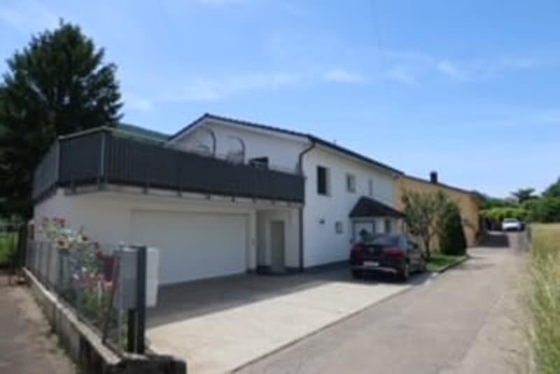 Casa a schiera modernizzata con appartamento 4.5- & 3.5-locali (12)