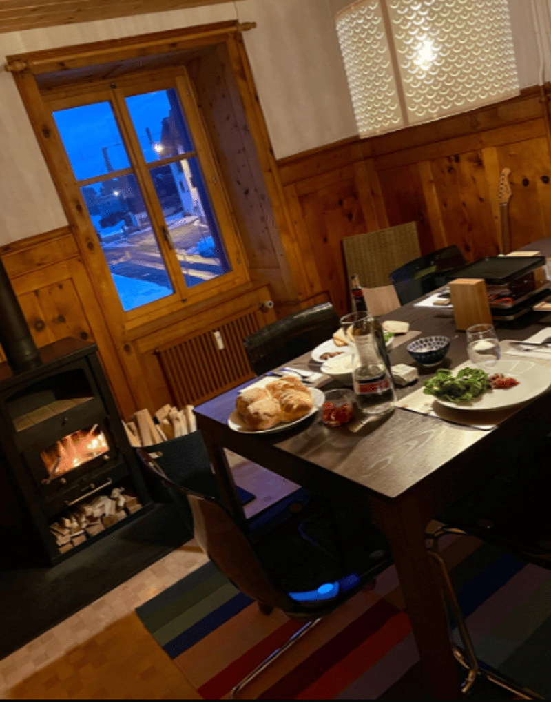 Charmante 4-Zimmer-Wohnung mit Cheminée und atemberaubender Bergkulisse in Avers-Cresta (6)