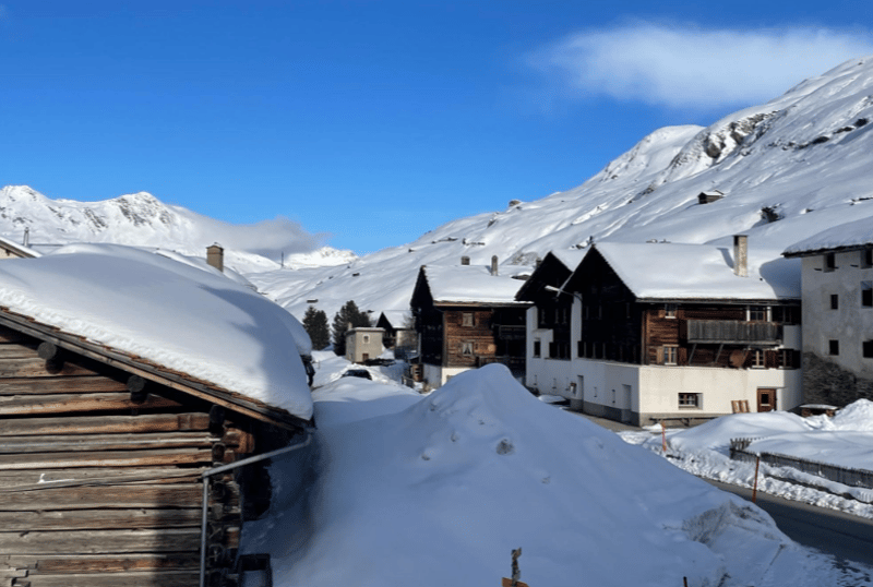 Charmante 4-Zimmer-Wohnung mit Cheminée und atemberaubender Bergkulisse in Avers-Cresta (8)