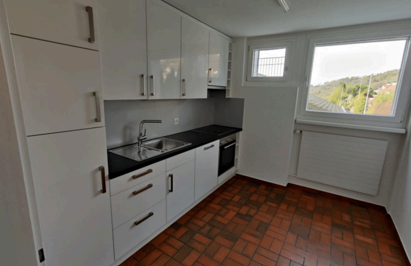Appartement lumineux 4.5 pièces avec balcon dans un quartier calme à Stallikon (2)