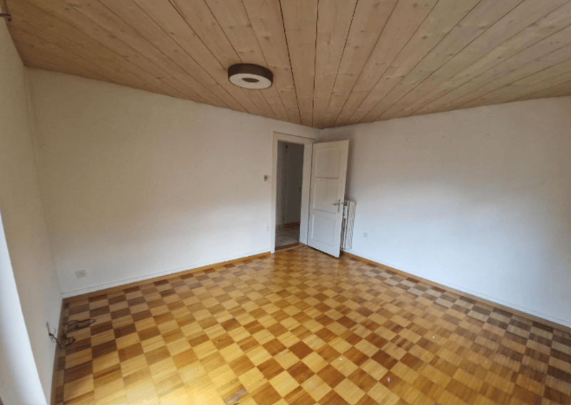 Ampio appartamento, su 2 piani, di 4,5 locali in una casa di 3 famiglie (4)