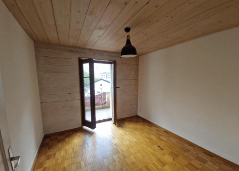 Ampio appartamento, su 2 piani, di 4,5 locali in una casa di 3 famiglie (7)