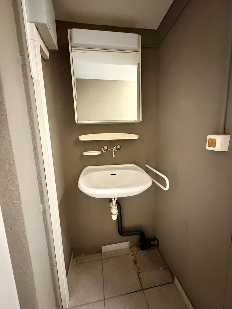 Espace commercial à Ebikon – idéal pour bureau, cabinet ou crèche (5)