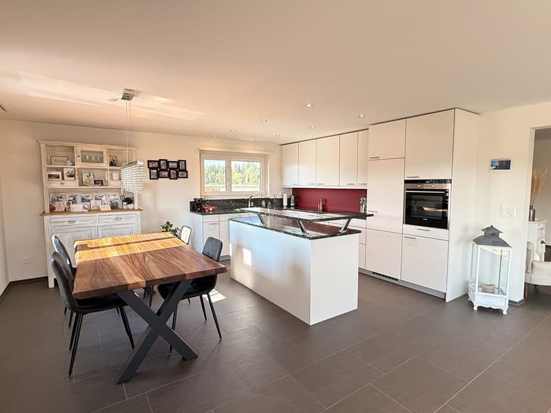 Appartement 4.5 pièces en norme de propriétaire - tranquillité absolue avec beaucoup de verdure à Hünenberg (4)