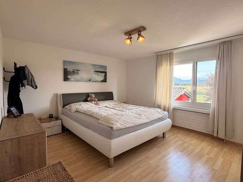 Appartement 4.5 pièces en norme de propriétaire - tranquillité absolue avec beaucoup de verdure à Hünenberg (8)