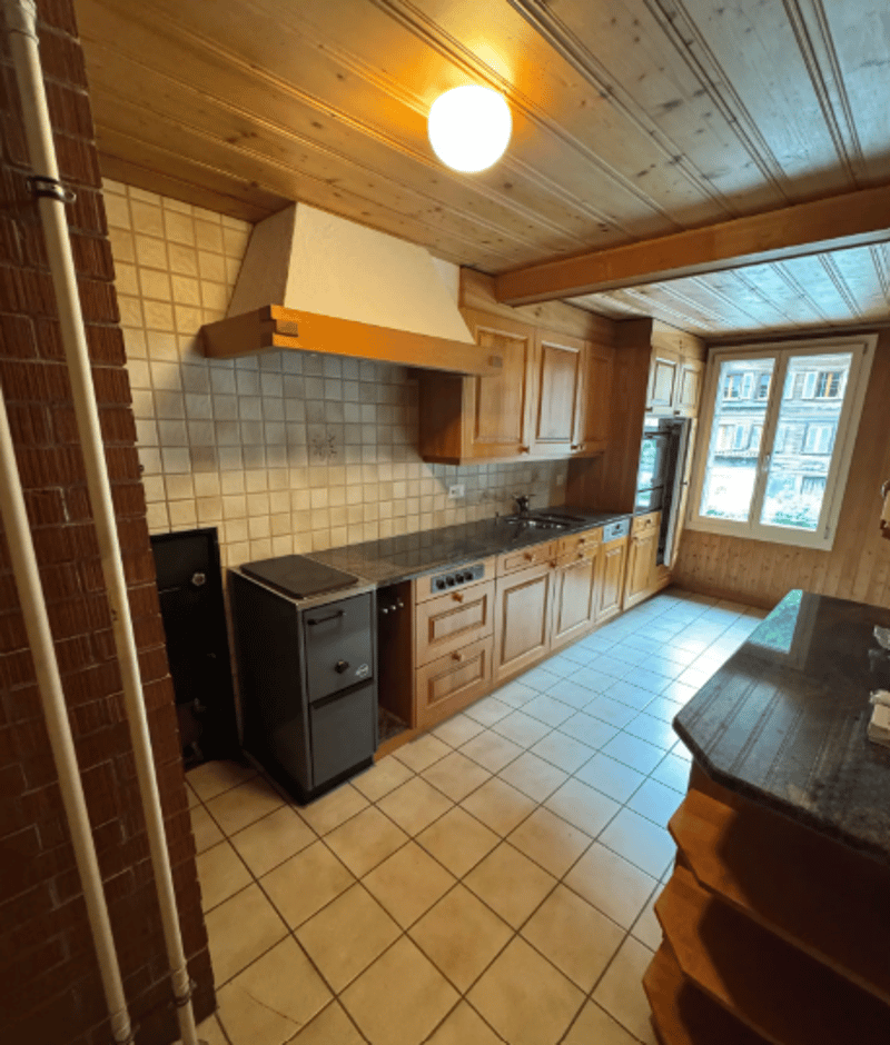 Charmante 5.5-Zimmer-Wohnung in historischem Gebäude unweit des BHF (2)