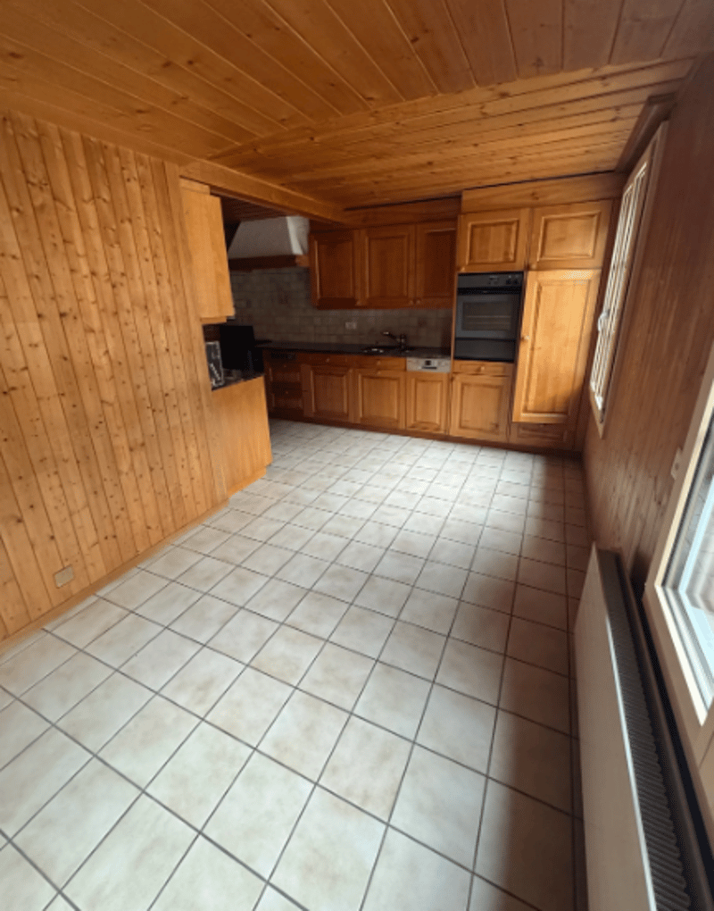 Charmante 5.5-Zimmer-Wohnung in historischem Gebäude unweit des BHF (3)