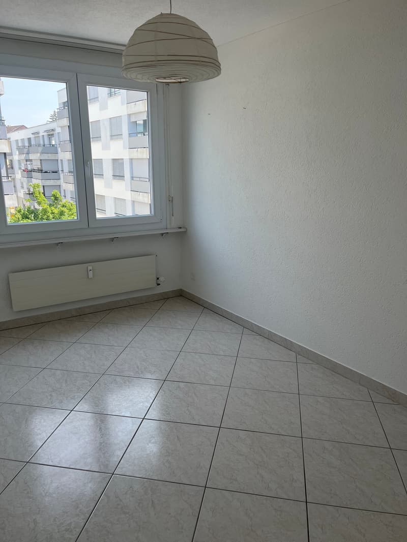 Geräumige 5.5-Zimmer-Wohnung an der Hauptstrasse in Biberist –sofort verfügbar!" (33)