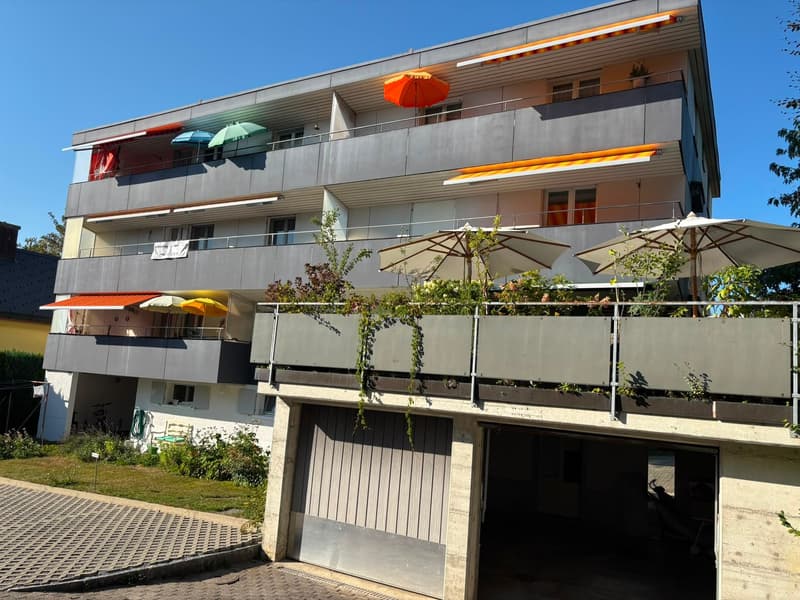 Charmante 4-Zimmer-Altbauwohnung mit Balkon und Garage in Zentrum von Einsiedeln (1)