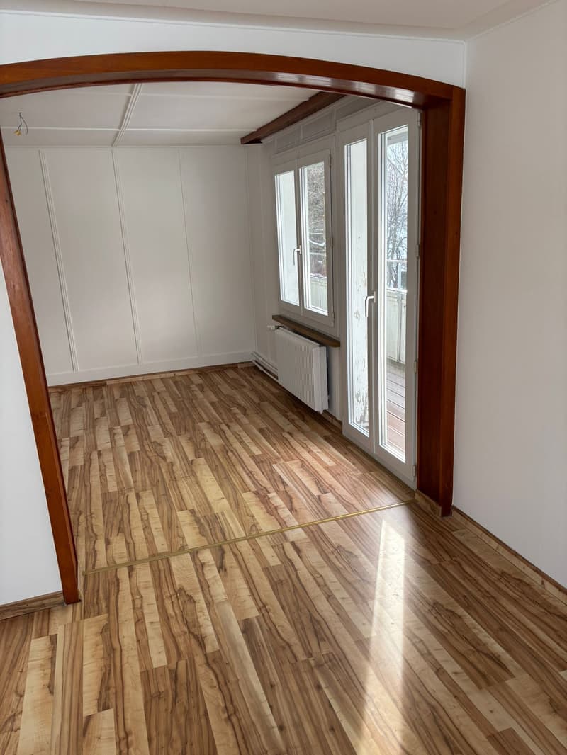Charmante 4-Zimmer-Altbauwohnung mit Balkon und Garage in Zentrum von Einsiedeln (11)