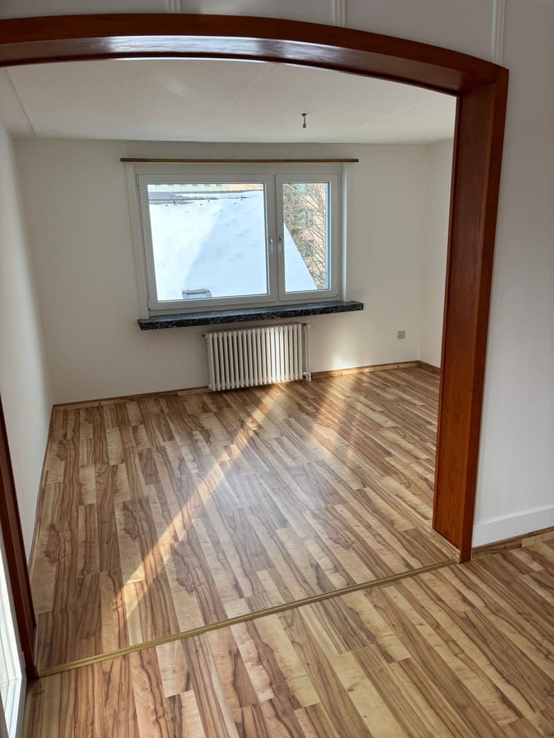 Charmante 4-Zimmer-Altbauwohnung mit Balkon und Garage in Zentrum von Einsiedeln (8)