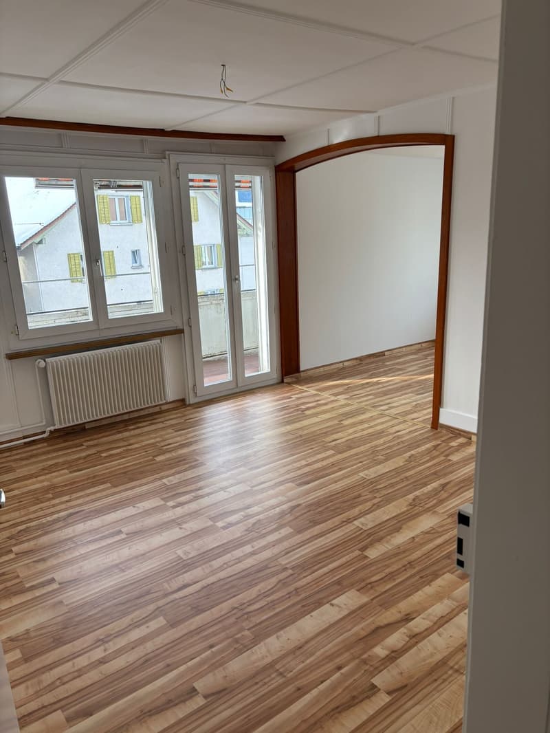 Charmante 4-Zimmer-Altbauwohnung mit Balkon und Garage in Zentrum von Einsiedeln (9)