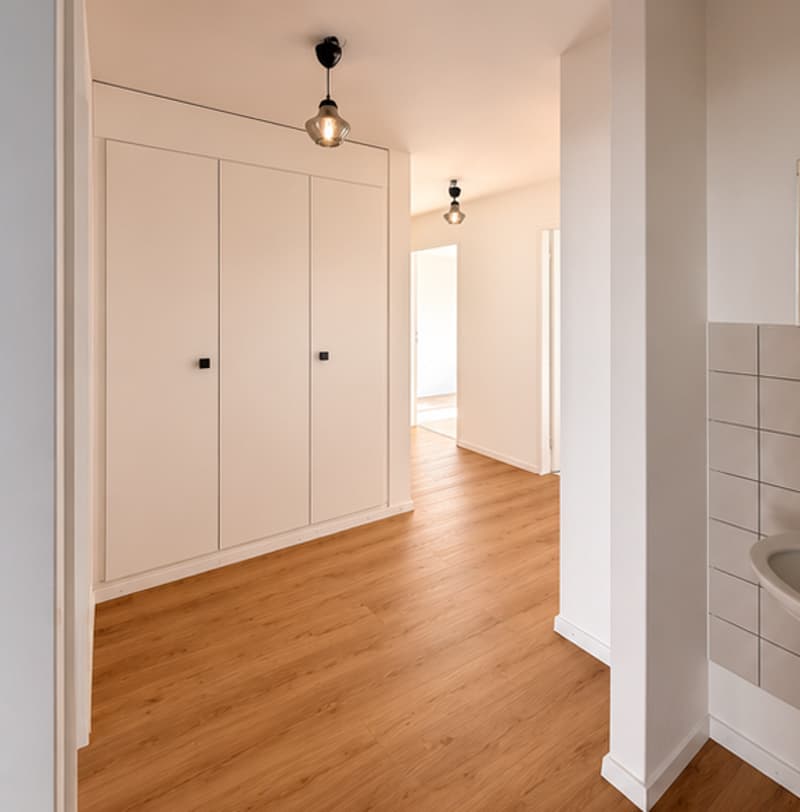 Moderne 4-Zimmer-Wohnung mit Gartensitzplatz in Niederhasli (1)