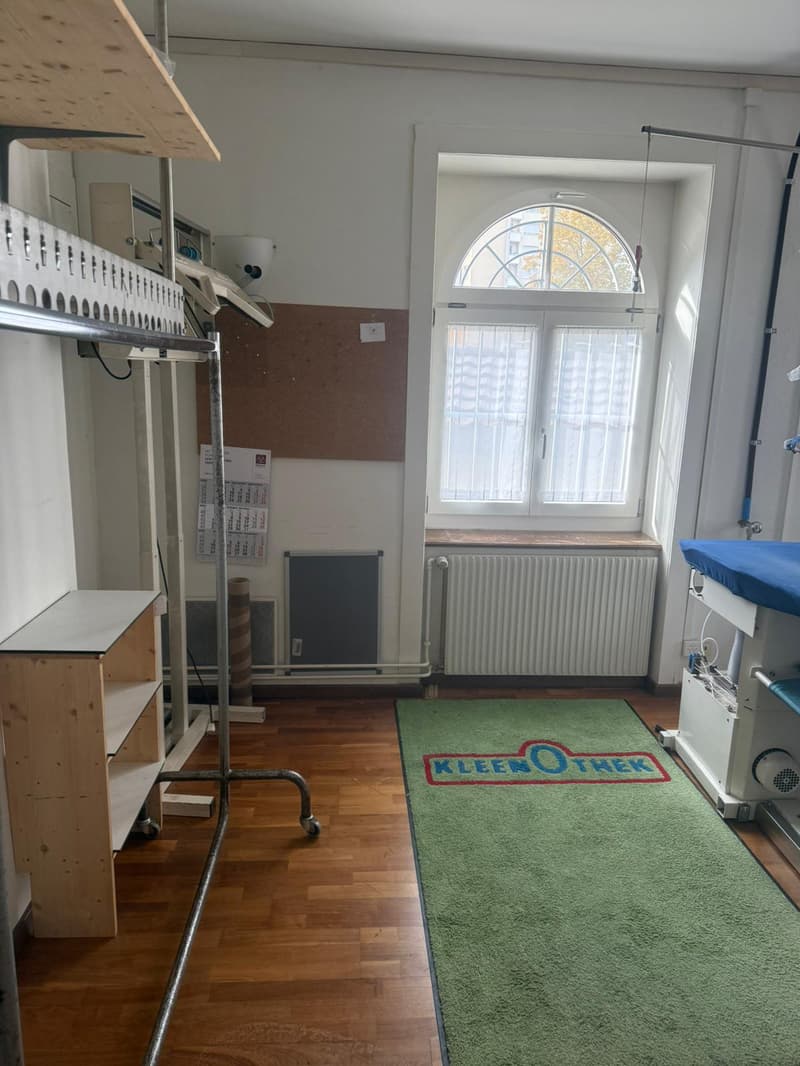 Vielseitige 3.5-Zimmer-Geschäftsräume an zentraler Lage in Uster (11)