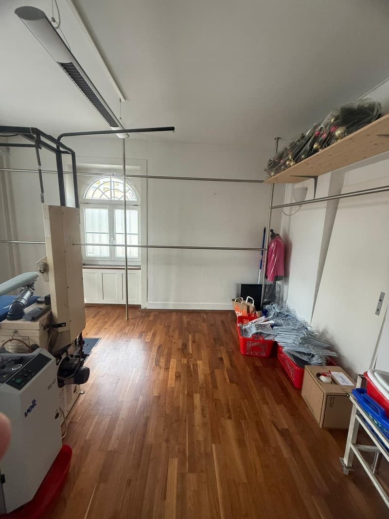 Vielseitige 3.5-Zimmer-Geschäftsräume an zentraler Lage in Uster (7)