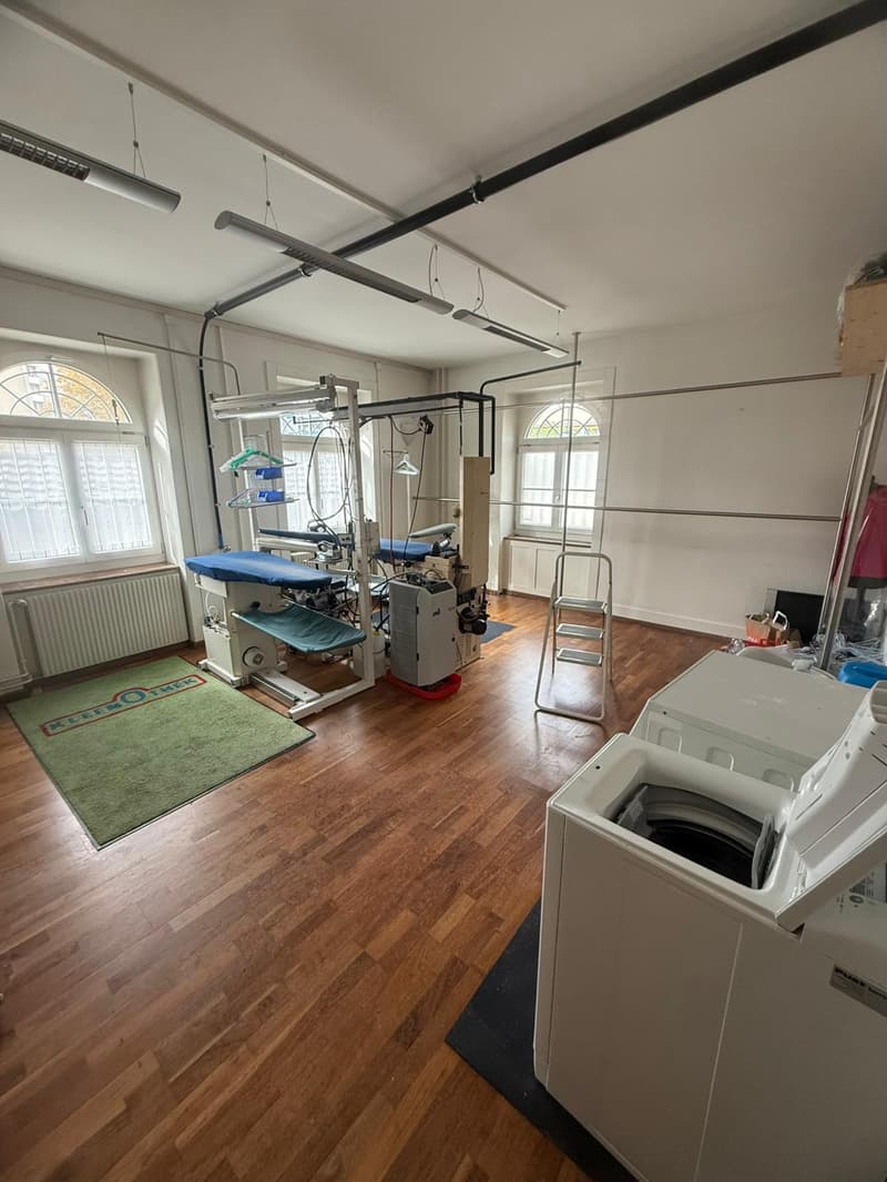 Vielseitige 3.5-Zimmer-Geschäftsräume an zentraler Lage in Uster (3)
