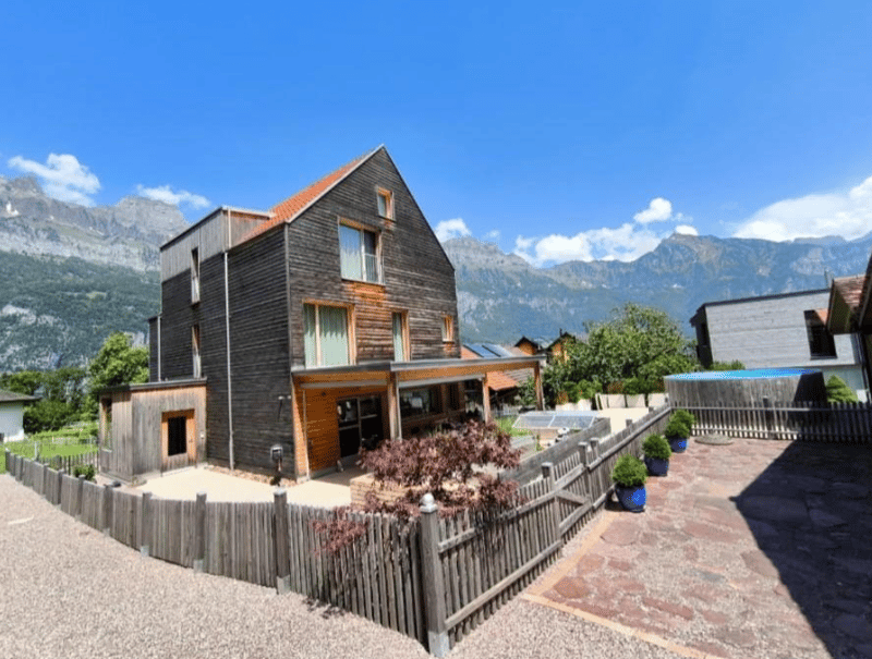 Modernes, freistehendes 6 1/2 Zimmer- Holzhaus mit Seesicht/Ufernähe (1)